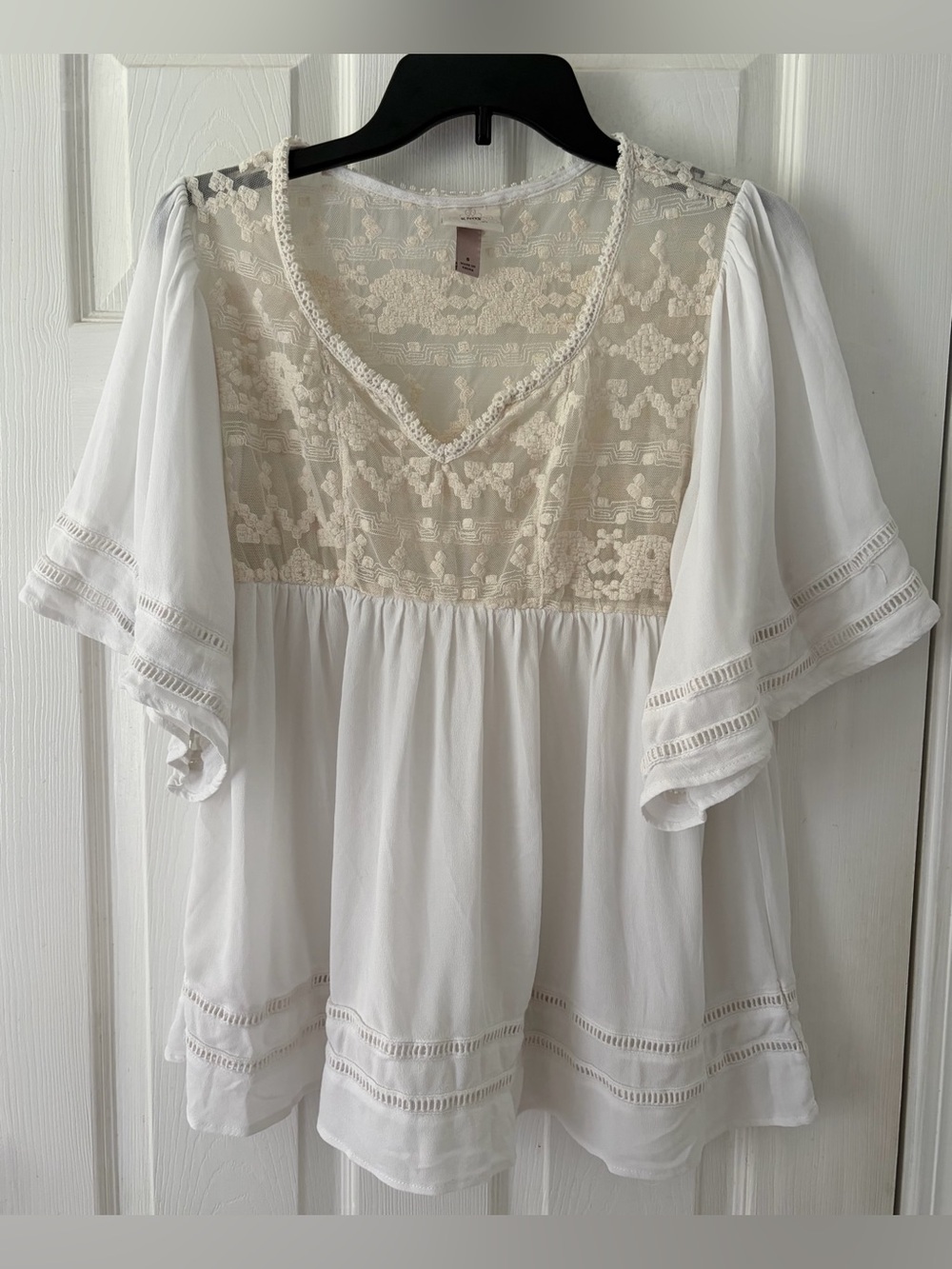 Knox Rose White Lace Yoke Flutter Sleeve Blouse